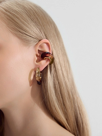 картинка Серьги женские из смолы с застежкой-гвоздиком от магазина стильной одежды Mark Formelle