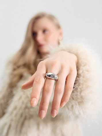 Кольцо женское со вставками