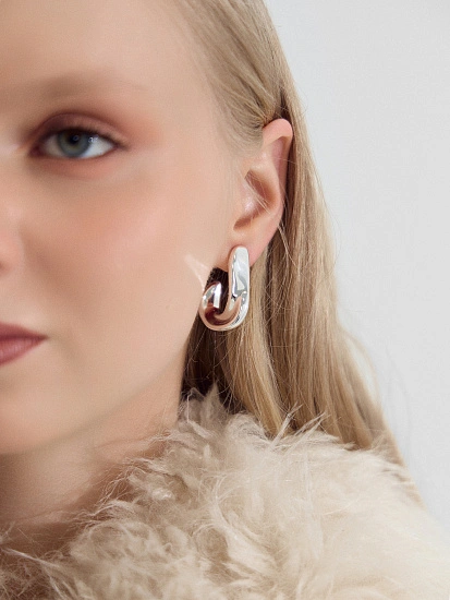 картинка Серьги женские с застежкой-гвоздиком от магазина стильной одежды Mark Formelle