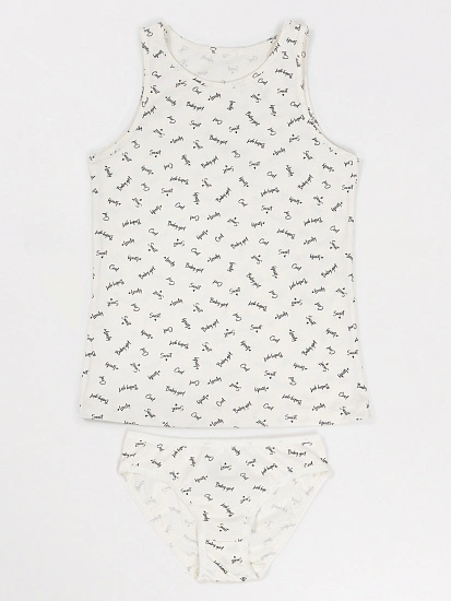 картинка Комплект для девочек бежевый с надписями от известного бренда одежды для девочек Mark Formelle