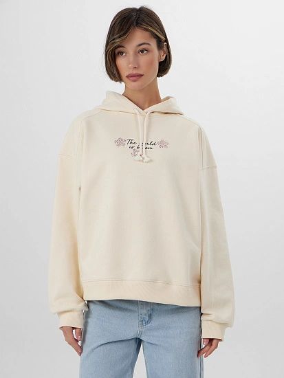 картинка Худи женское бежевое с надписью "The world is bloom" от магазина стильной одежды Mark Formelle