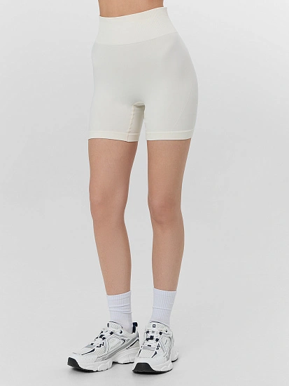 картинка Шорты женские молочные от магазина стильной одежды Mark Formelle
