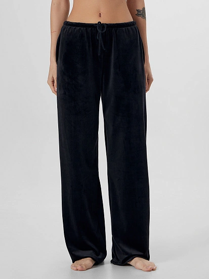 картинка Брюки женские велюровые черные от магазина стильной одежды Mark Formelle