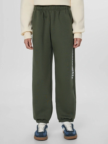 картинка Брюки для мальчиков зеленые от магазина одежды для мальчиков от бренда Mark Formelle