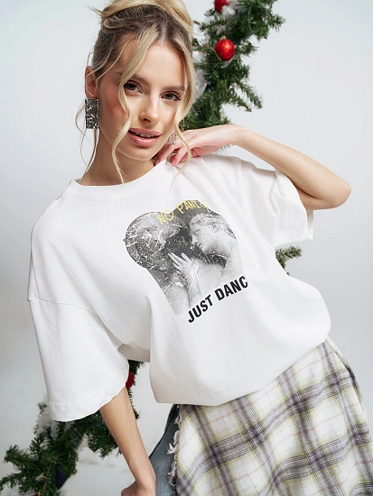 картинка Футболка женская с надписью "No panic. Just dance" от магазина стильной одежды Mark Formelle