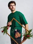 Футболка мужская зеленая с новогодним принтом