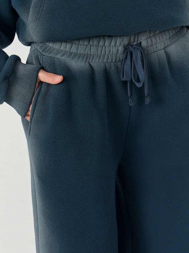 Брюки женские зеленые с декоративными потертостями - 5