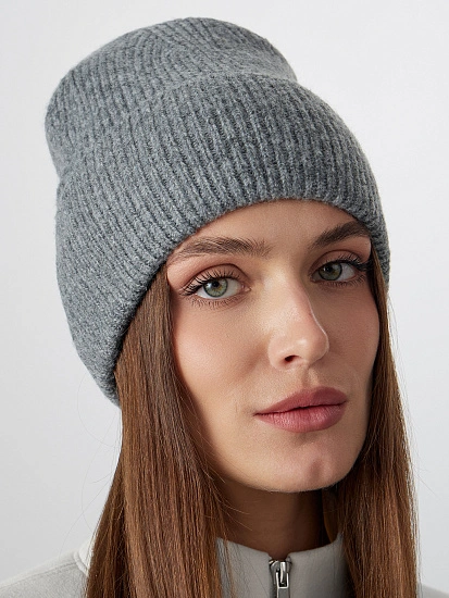 картинка Шапка зимняя женская серая от магазина стильной одежды Mark Formelle