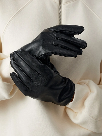 картинка Перчатки женские черные от магазина стильной одежды Mark Formelle