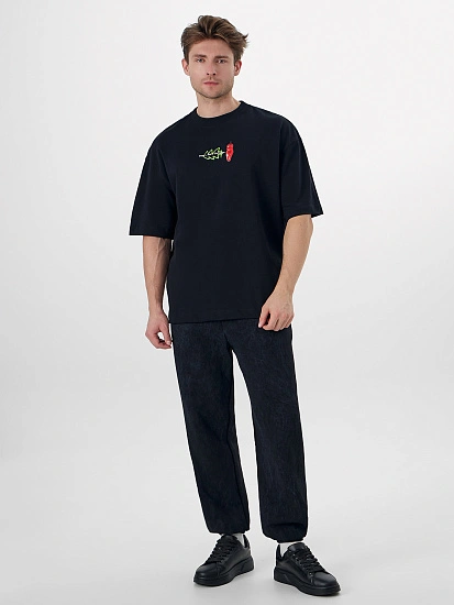 картинка Футболка мужская черная с новогодним принтом от магазина мужской одежды Mark Formelle