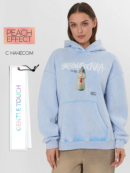 картинка Теплое худи женское голубое с надписью "Snegurochka" от магазина стильной одежды Mark Formelle
