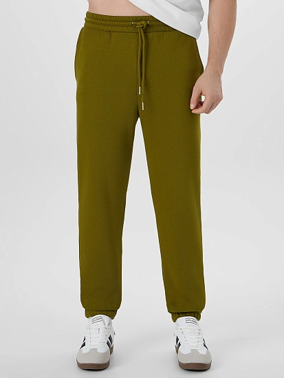 картинка Брюки джоггеры теплые мужские зеленые от магазина мужской одежды Mark Formelle