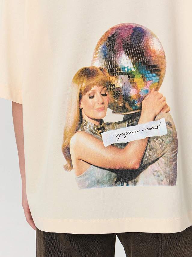 Футболка женская бежевая с принтом - 4