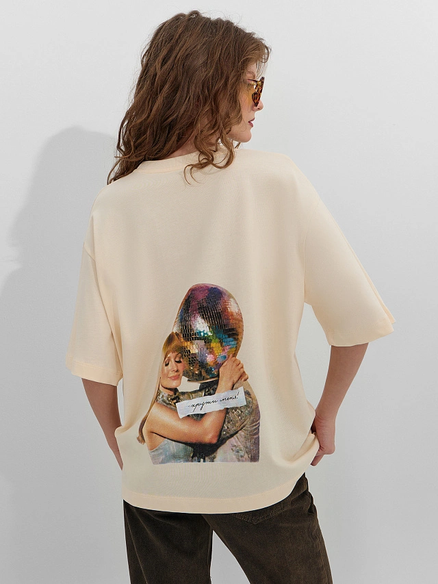 Футболка женская бежевая с принтом - 8