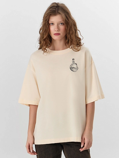 картинка Футболка женская бежевая с принтом от магазина стильной одежды Mark Formelle