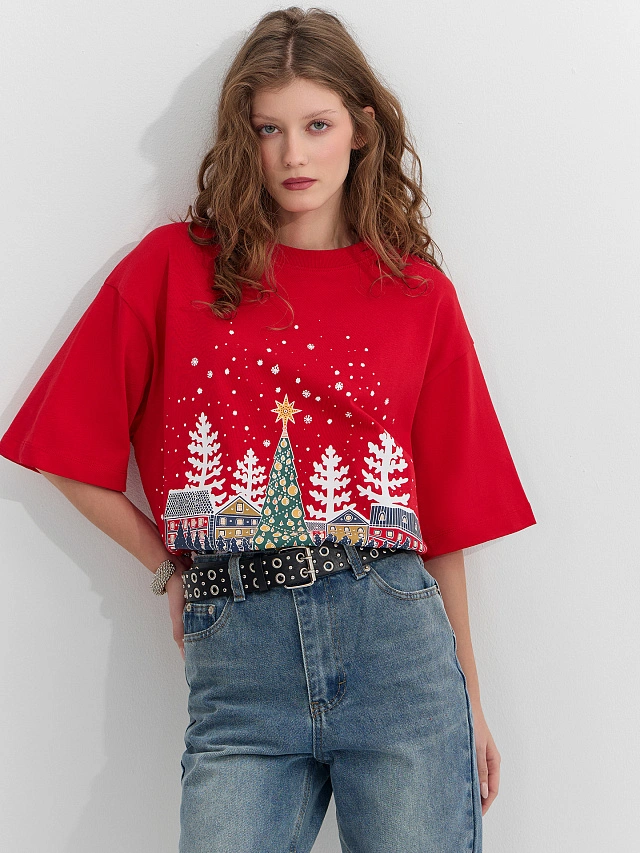 Футболка женская красная с новогодним принтом - 6