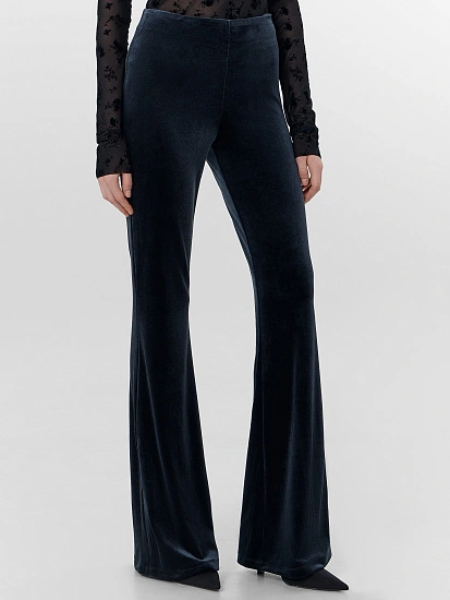 картинка Брюки велюровые женские черные от магазина стильной одежды Mark Formelle