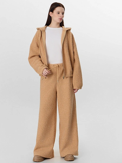 картинка Брюки женские бежевые от магазина стильной одежды Mark Formelle