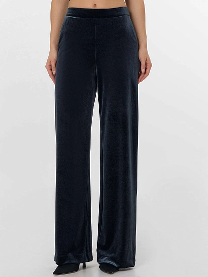 картинка Брюки велюровые женские черные от магазина стильной одежды Mark Formelle