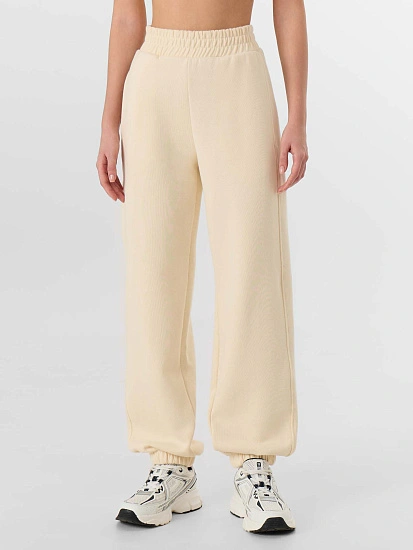 картинка Брюки джоггеры женские бежевые от магазина стильной одежды Mark Formelle