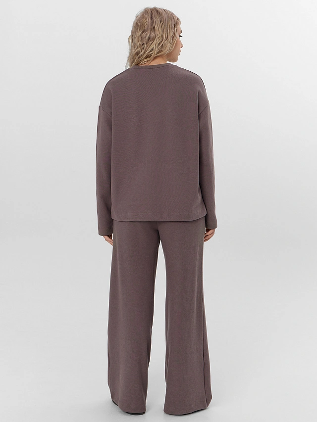 Комплект женский коричневый: джемпер и брюки - 2