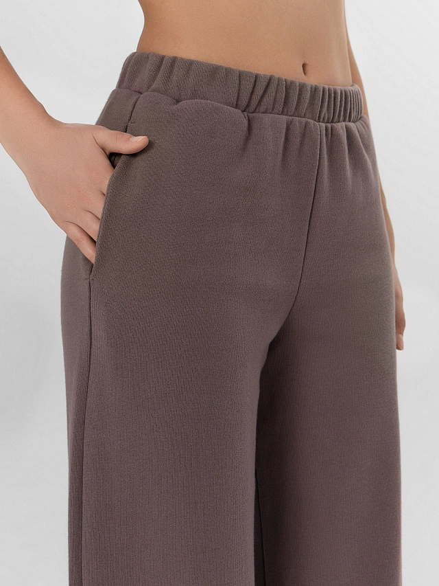 Комплект женский коричневый: джемпер и брюки - 6