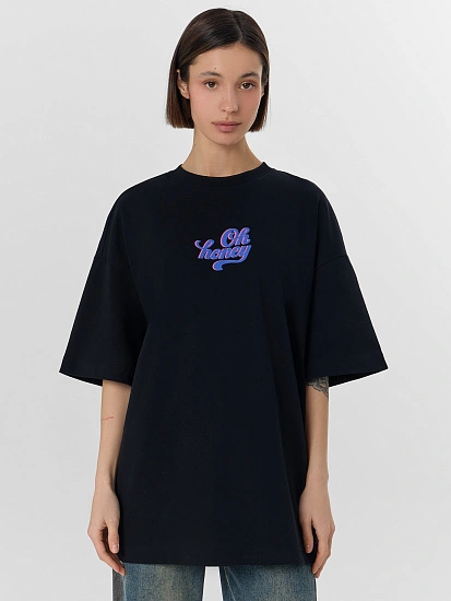 картинка Футболка женская оверсайз черная от магазина стильной одежды Mark Formelle