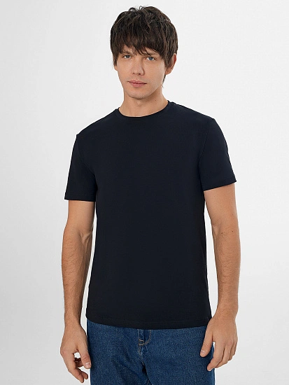 картинка Футболка мужская базовая черная от магазина мужской одежды Mark Formelle