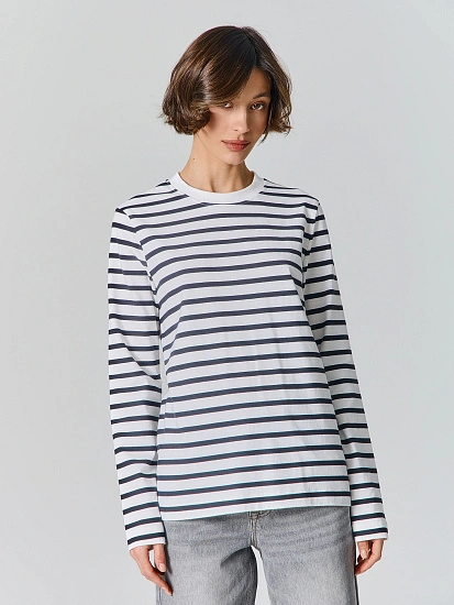 картинка Джемпер женский в бело-черную полоску от магазина стильной одежды Mark Formelle