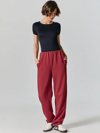 картинка Брюки бананы женские терракотовые от магазина стильной одежды Mark Formelle