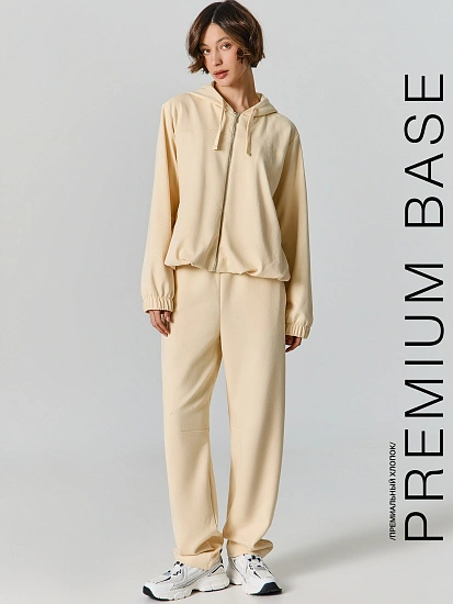 картинка Брюки бананы женские бежевые от магазина стильной одежды Mark Formelle