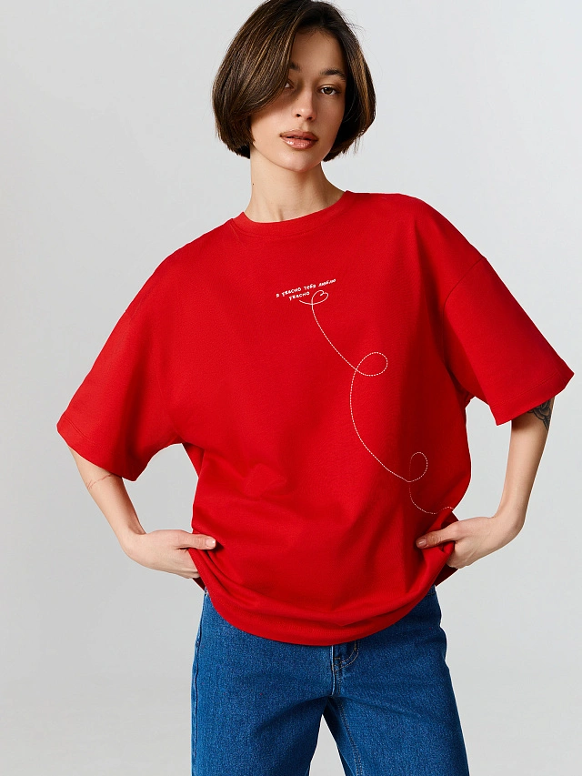 Футболка женская оверсайз красная с надписью "Я ужасно тебя люблю ужасно" - 2