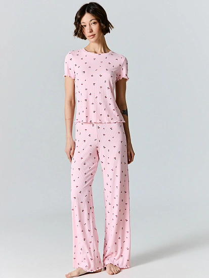 картинка Комплект домашний женский розовый с принтом вишенки от магазина стильной одежды Mark Formelle