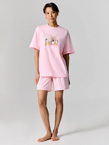 картинка Комплект домашний женский розовый: джемпер и шорты от магазина стильной одежды Mark Formelle