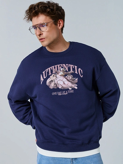 картинка Свитшот мужской синий с надписью  от магазина мужской одежды Mark Formelle