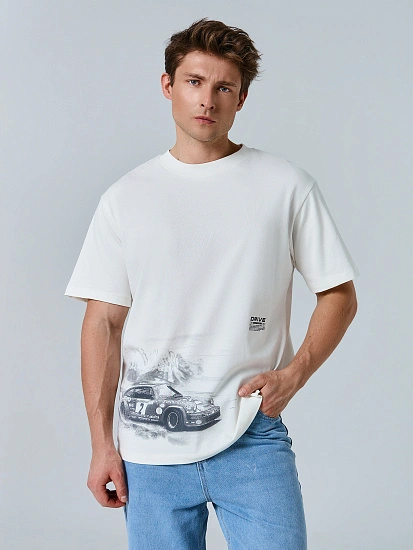 картинка Футболка мужская бежевая с принтом "Ралли" от магазина мужской одежды Mark Formelle