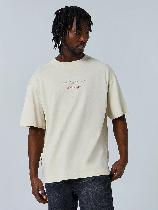 Футболка мужская бежевая с художественным принтом - 4