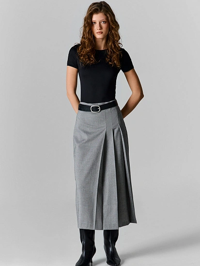 картинка Юбка женская прямая серая от магазина стильной одежды Mark Formelle