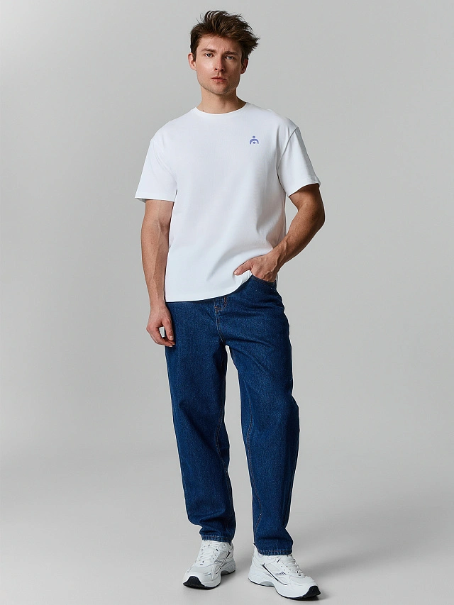 Футболка мужская белая с принтом на спине - 2