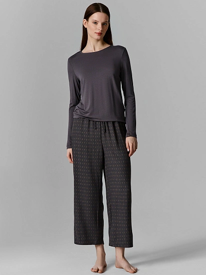 картинка Комплект домашний женский серый: джемпер и бриджи от магазина стильной одежды Mark Formelle