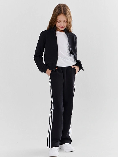 картинка Комплект для девочек черный с лампасами от известного бренда одежды для девочек Mark Formelle