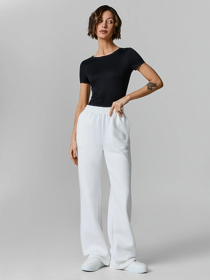 картинка Теплые брюки женские белые с начесом от магазина стильной одежды Mark Formelle