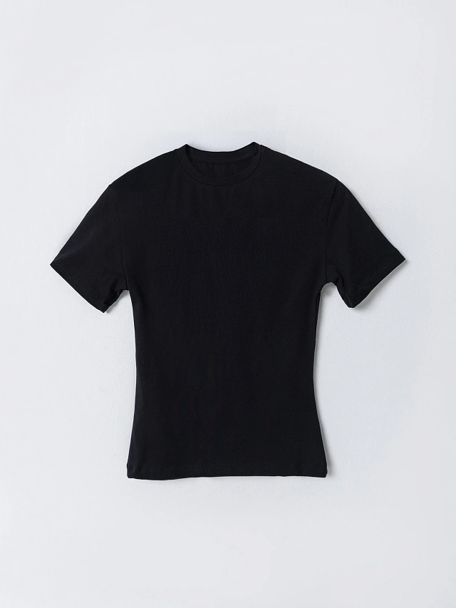 Футболка женская черная прилегающего силуэта - 4