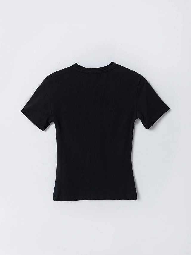 Футболка женская черная прилегающего силуэта - 6