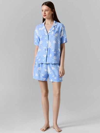 картинка Комплект домашний женский голубой с цветочным принтом от магазина стильной одежды Mark Formelle