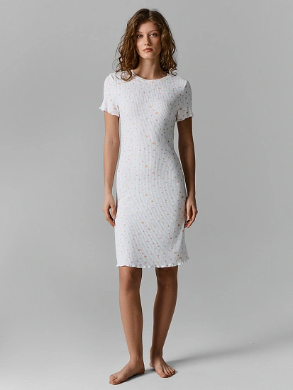 картинка Сорочка ночная женская белая с цветочным принтом от магазина стильной одежды Mark Formelle