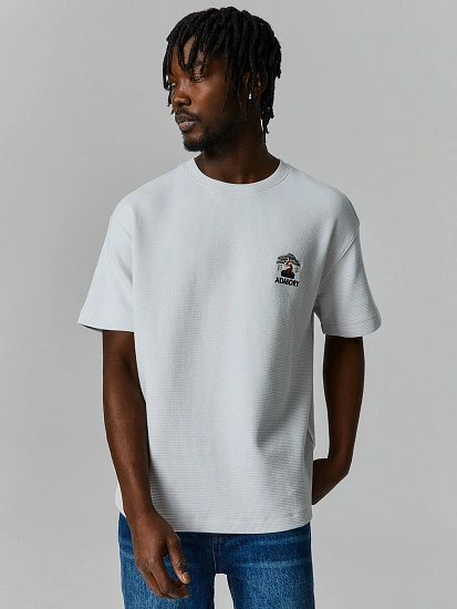 картинка Футболка прямая мужская белая от магазина мужской одежды Mark Formelle