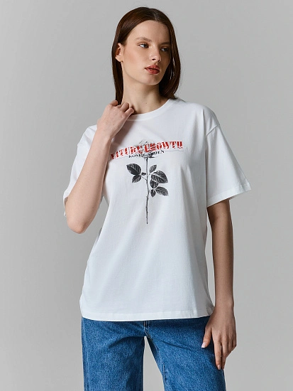 картинка Футболка оверсайз женская белая от магазина стильной одежды Mark Formelle