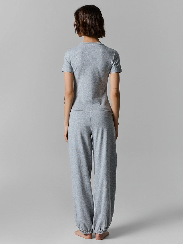 Комплект женский серый: джемпер и брюки джоггеры - 2