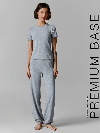 картинка Комплект женский серый: джемпер и брюки джоггеры от магазина стильной одежды Mark Formelle